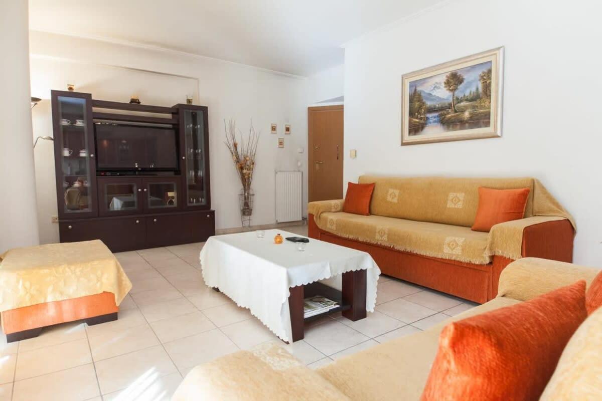 Scenic Balcony Apt In Vibrant Petralona アテネ エクステリア 写真