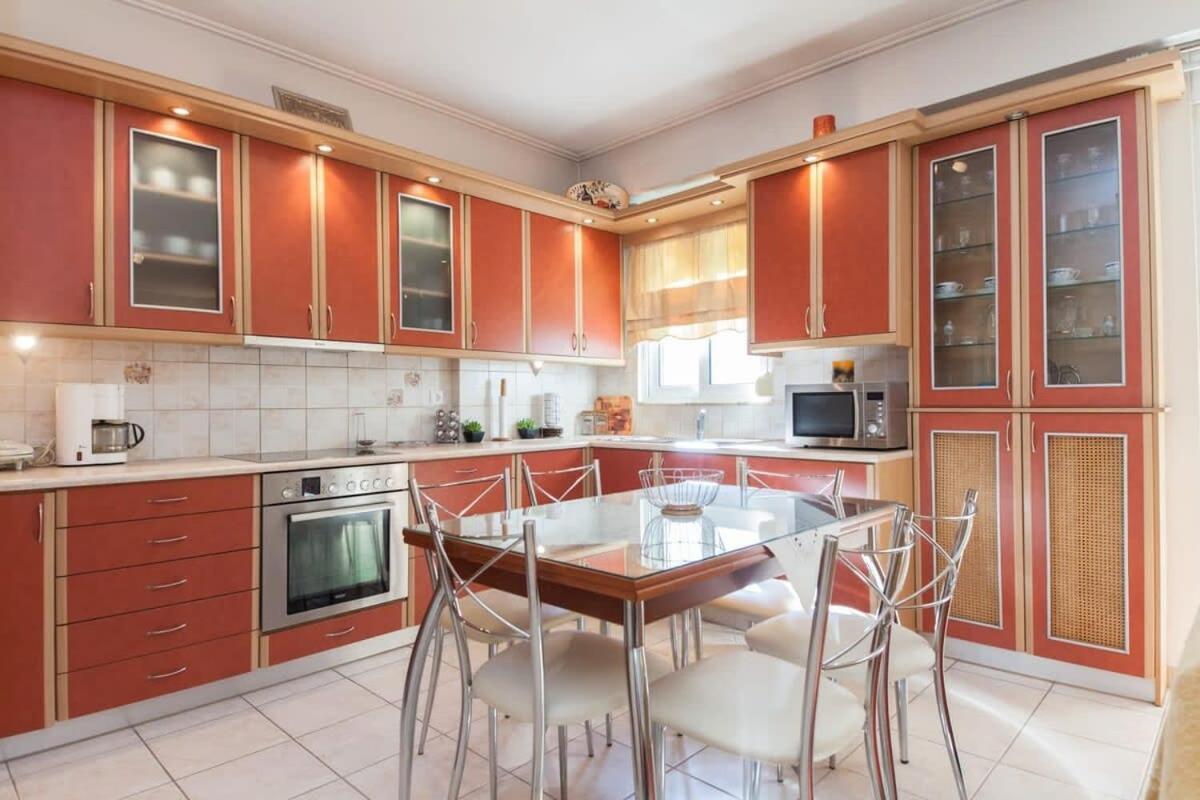 Scenic Balcony Apt In Vibrant Petralona アテネ エクステリア 写真