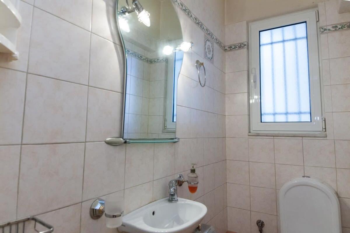 Scenic Balcony Apt In Vibrant Petralona アテネ エクステリア 写真