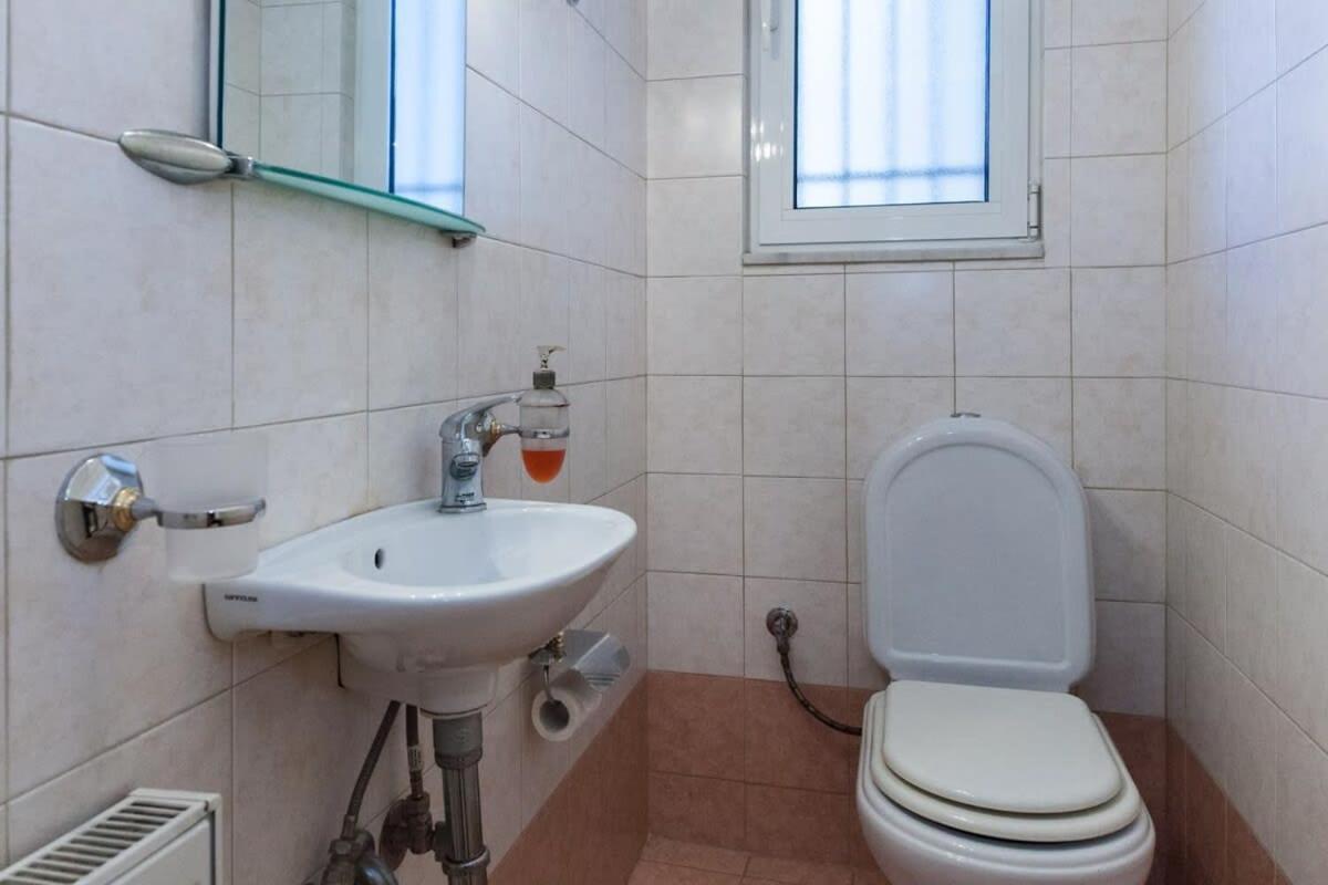 Scenic Balcony Apt In Vibrant Petralona アテネ エクステリア 写真