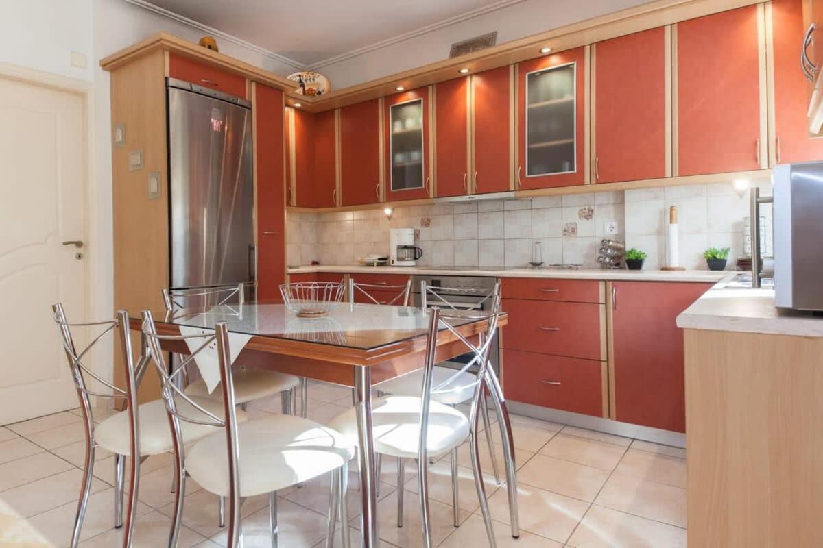 Scenic Balcony Apt In Vibrant Petralona アテネ エクステリア 写真