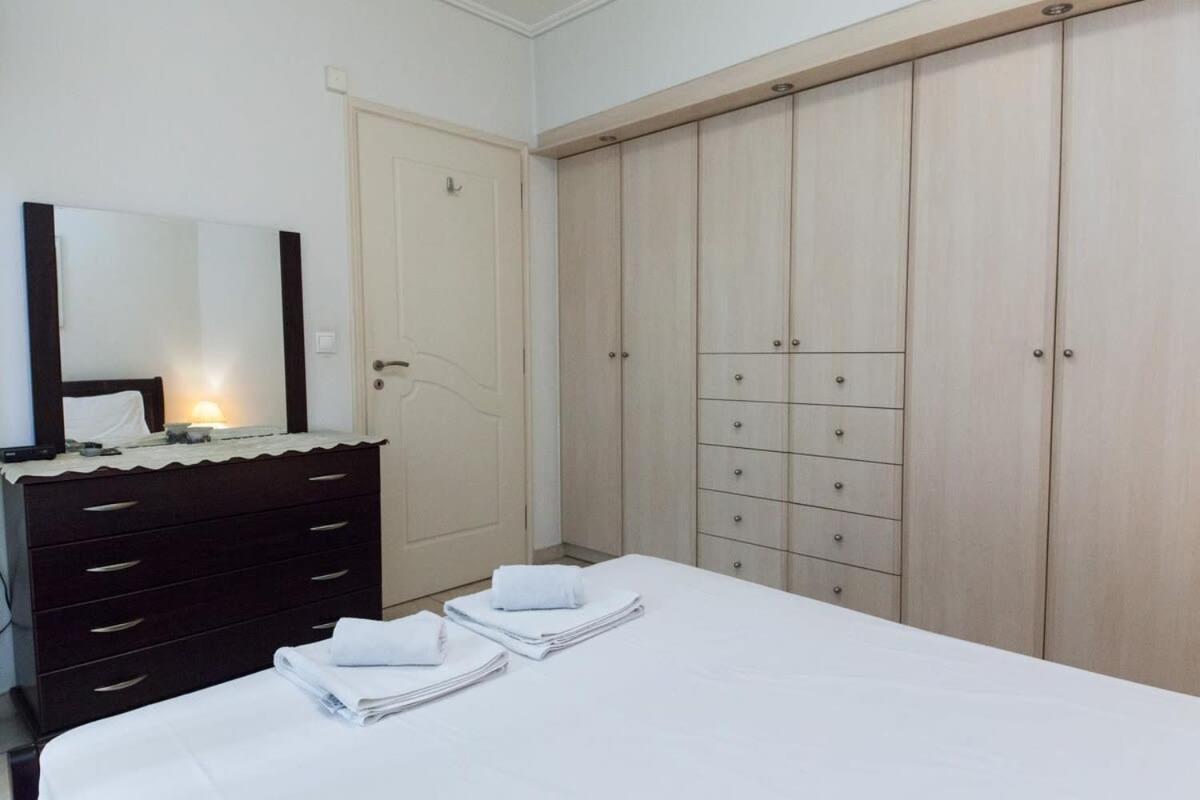 Scenic Balcony Apt In Vibrant Petralona アテネ エクステリア 写真