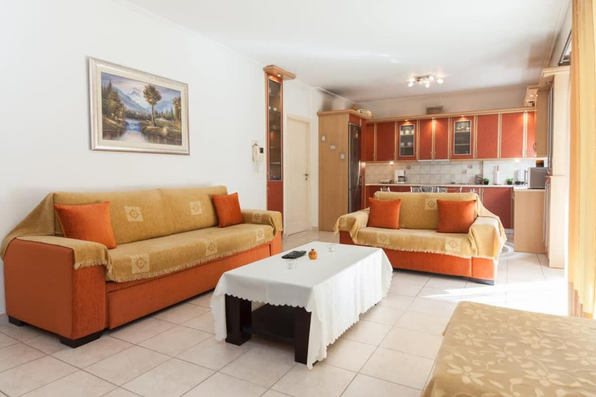 Scenic Balcony Apt In Vibrant Petralona アテネ エクステリア 写真