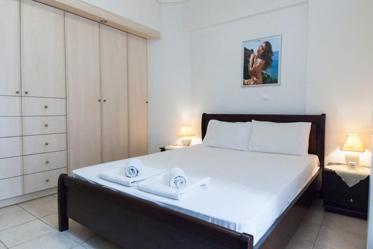 Scenic Balcony Apt In Vibrant Petralona アテネ エクステリア 写真