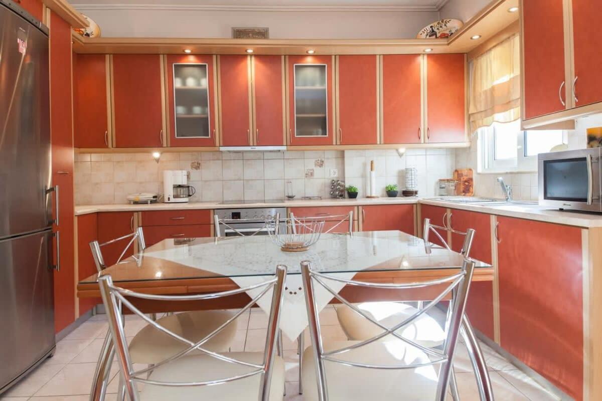 Scenic Balcony Apt In Vibrant Petralona アテネ エクステリア 写真