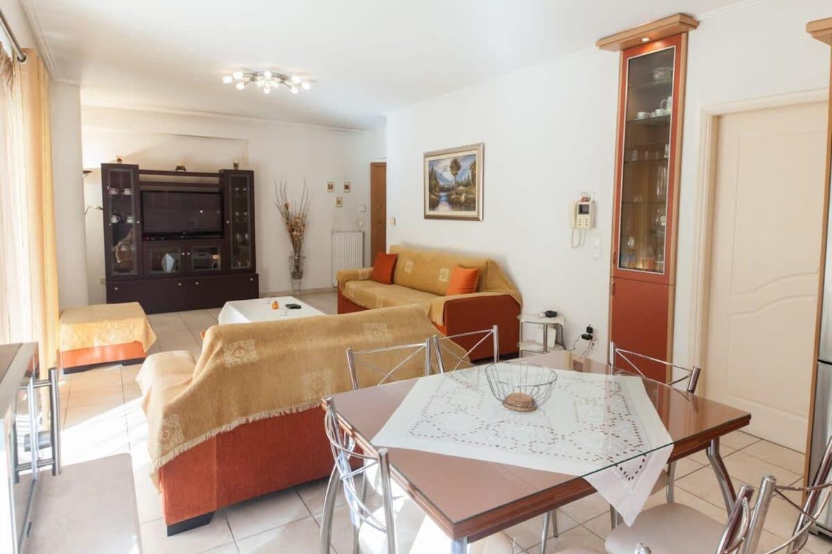 Scenic Balcony Apt In Vibrant Petralona アテネ エクステリア 写真
