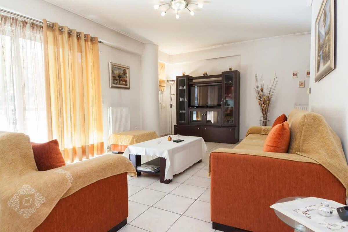 Scenic Balcony Apt In Vibrant Petralona アテネ エクステリア 写真