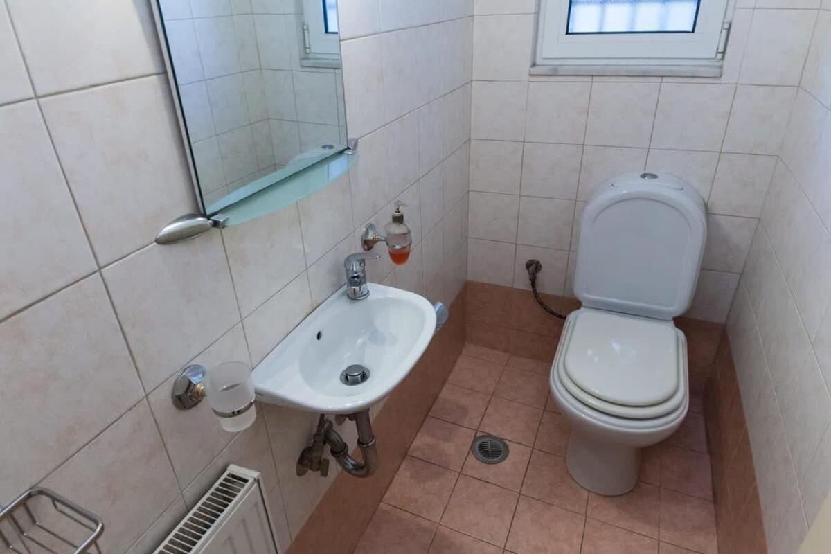 Scenic Balcony Apt In Vibrant Petralona アテネ エクステリア 写真